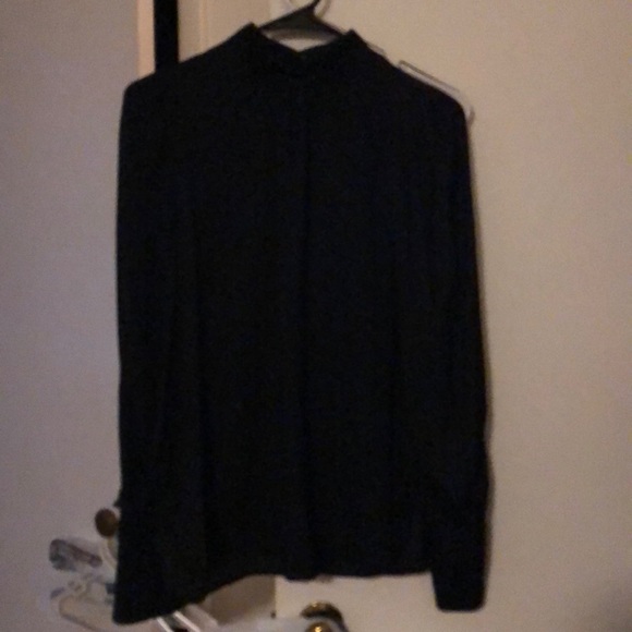 Black top - Picture 1 of 4